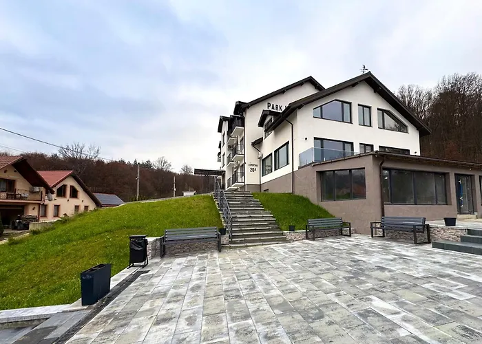 Park House Aparts 波利亚纳